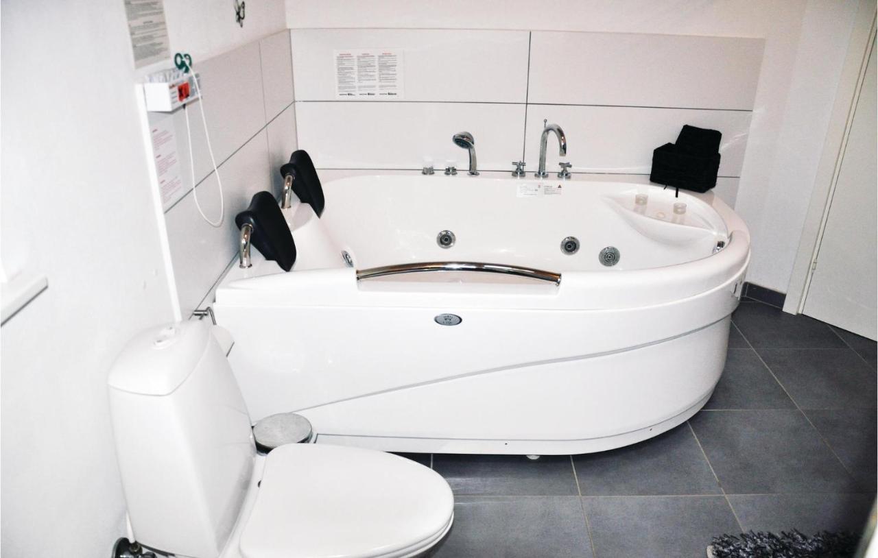 Pet Friendly Home In Augustenborg With Kitchen Asserballeskov Bagian luar foto